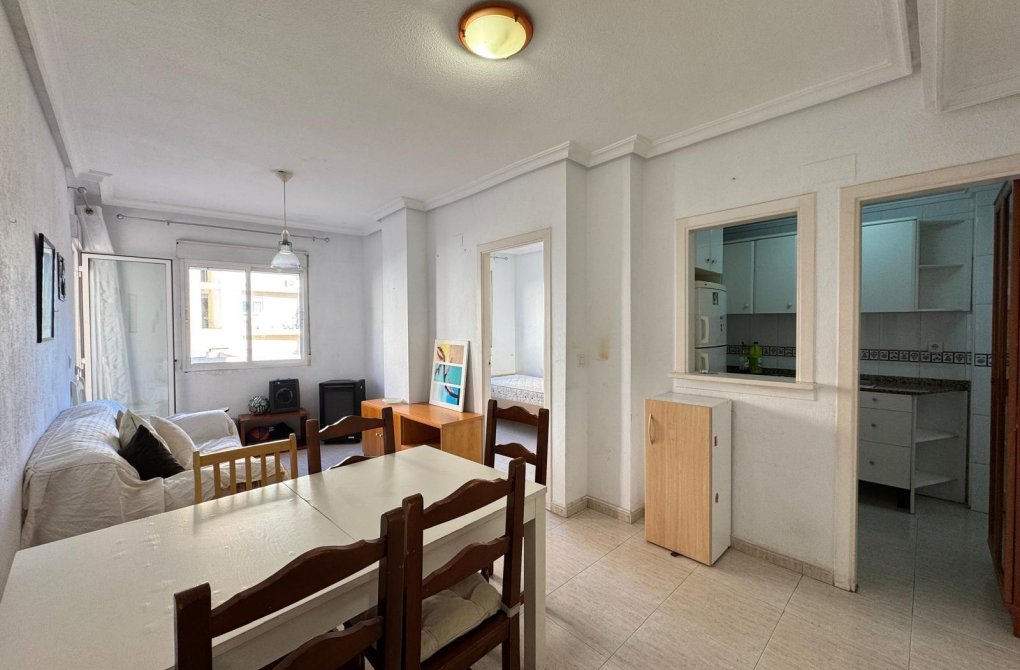 Rynek wtórny - Apartament - Torrevieja - Estacion de autobuses
