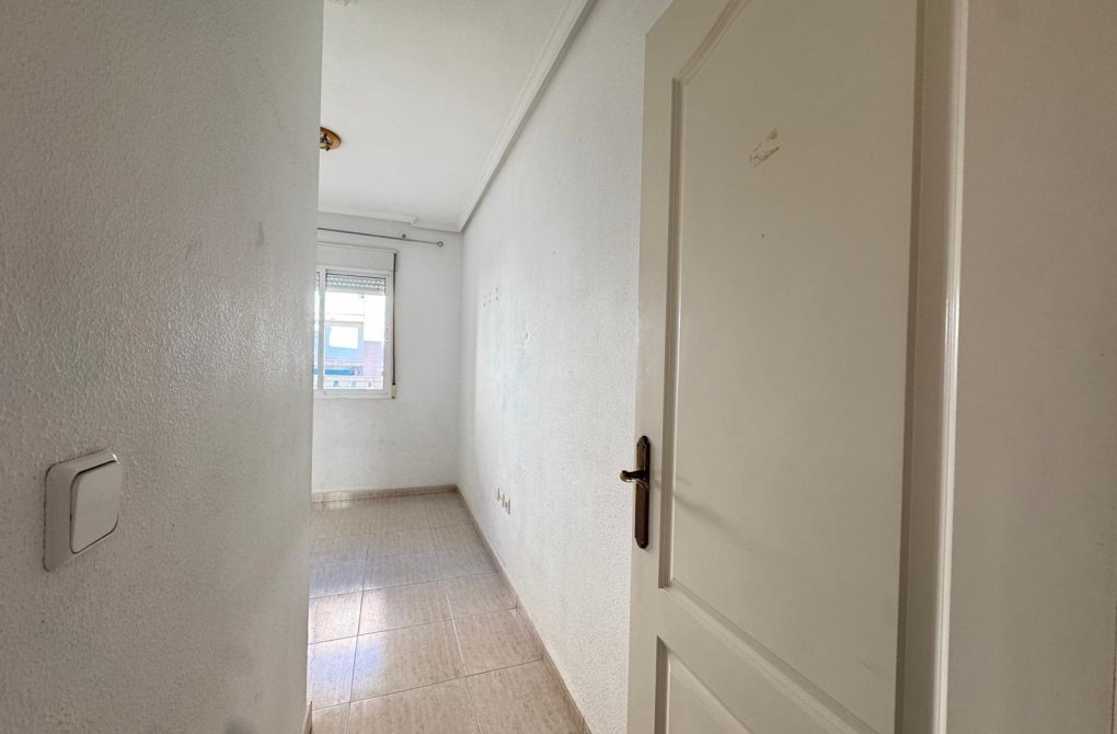 Rynek wtórny - Apartament - Torrevieja - Estacion de autobuses