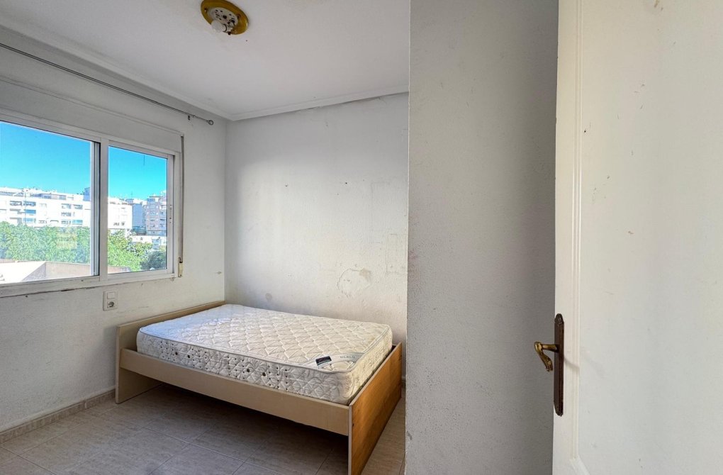 Rynek wtórny - Apartament - Torrevieja - Estacion de autobuses