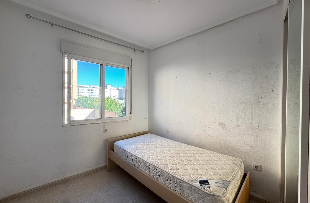 Rynek wtórny - Apartament - Torrevieja - Estacion de autobuses