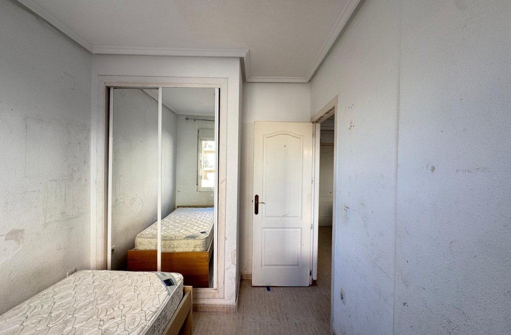 Rynek wtórny - Apartament - Torrevieja - Estacion de autobuses