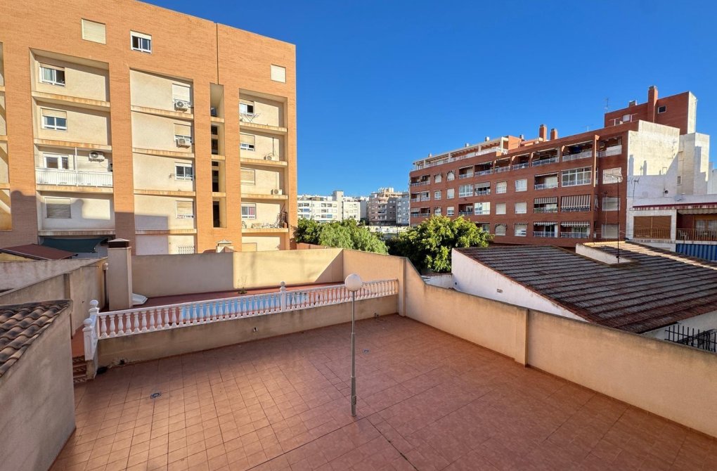 Rynek wtórny - Apartament - Torrevieja - Estacion de autobuses