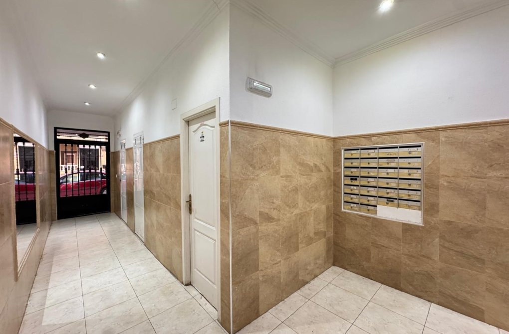 Rynek wtórny - Apartament - Torrevieja - Estacion de autobuses