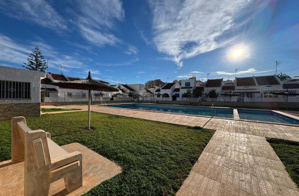 Rynek wtórny - Dom szeregowy - Torrevieja - Playa de los locos