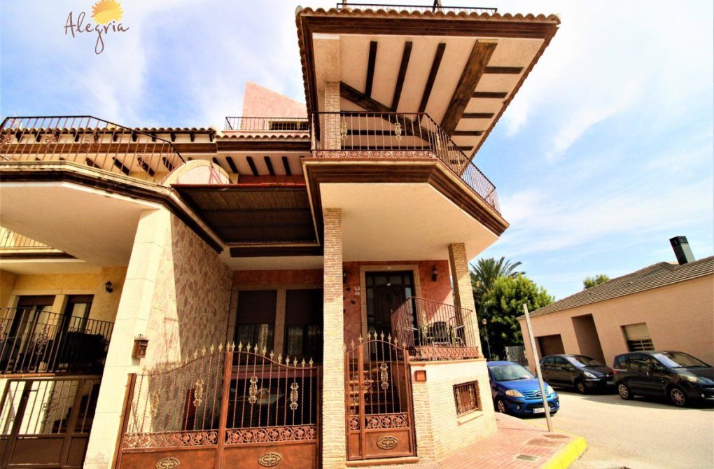 Resale - Villa - Daya Nueva