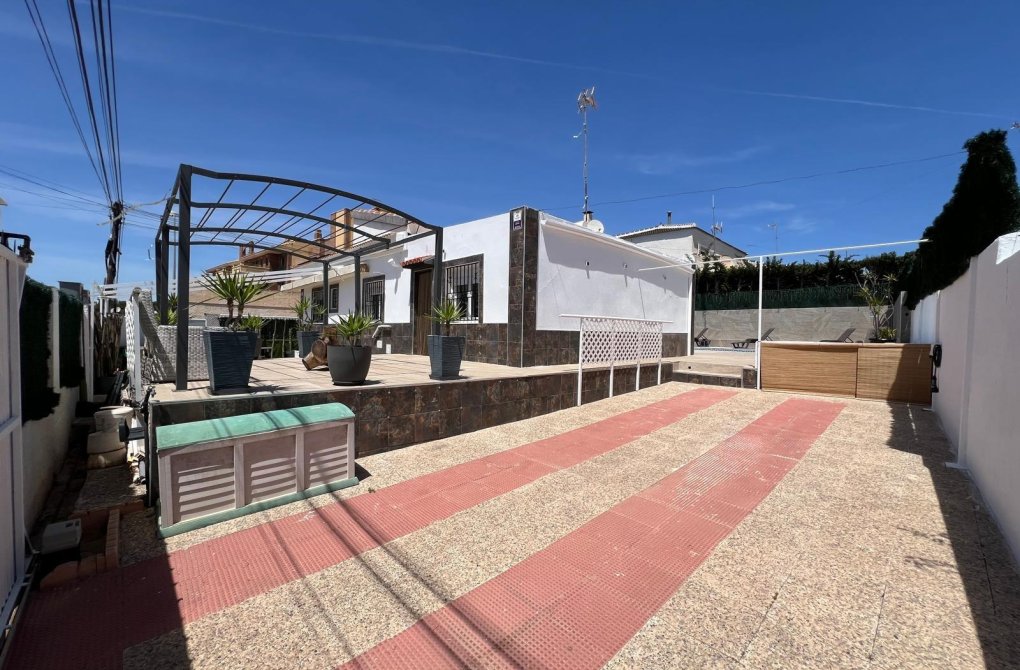 Вторичное жилье - Villa - Torrevieja - Los altos