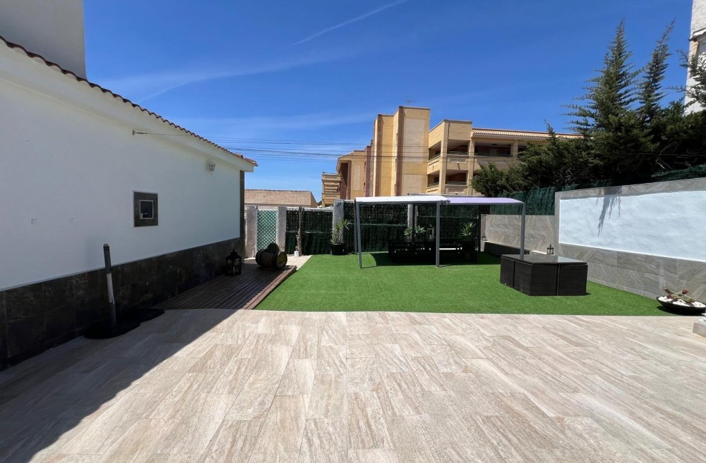 Reventa - Villa - Torrevieja - Los altos