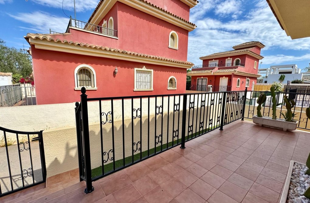 Rynek wtórny - Villa - Orihuela Costa - La Zenia