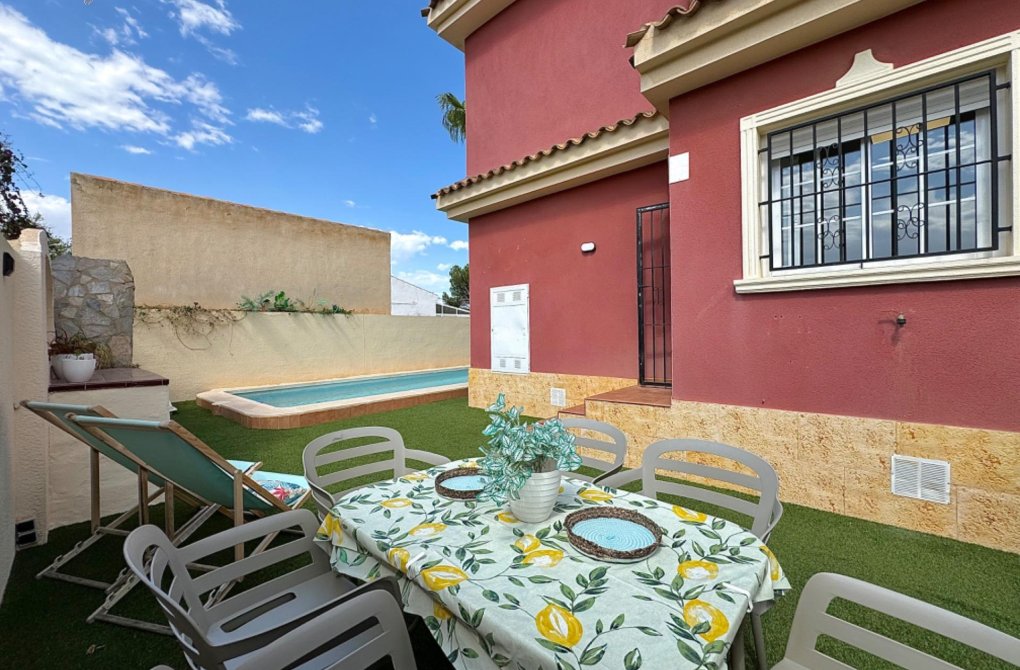 Resale - Villa - Orihuela Costa - La Zenia