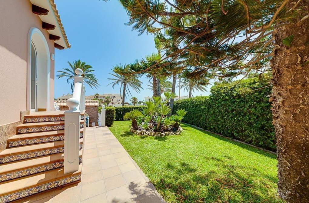 Resale - Villa - Orihuela Costa - La Zenia