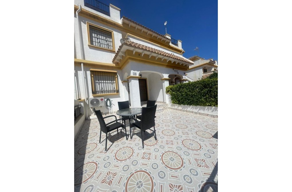 Resale - Terraced house - Torrevieja - Doña ines