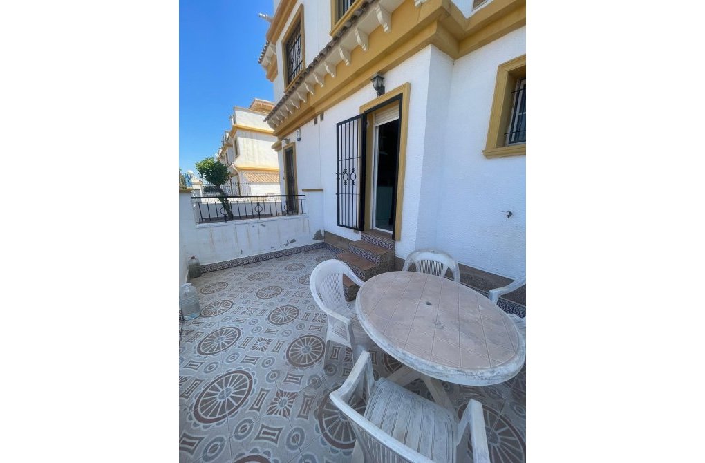 Resale - Terraced house - Torrevieja - Doña ines