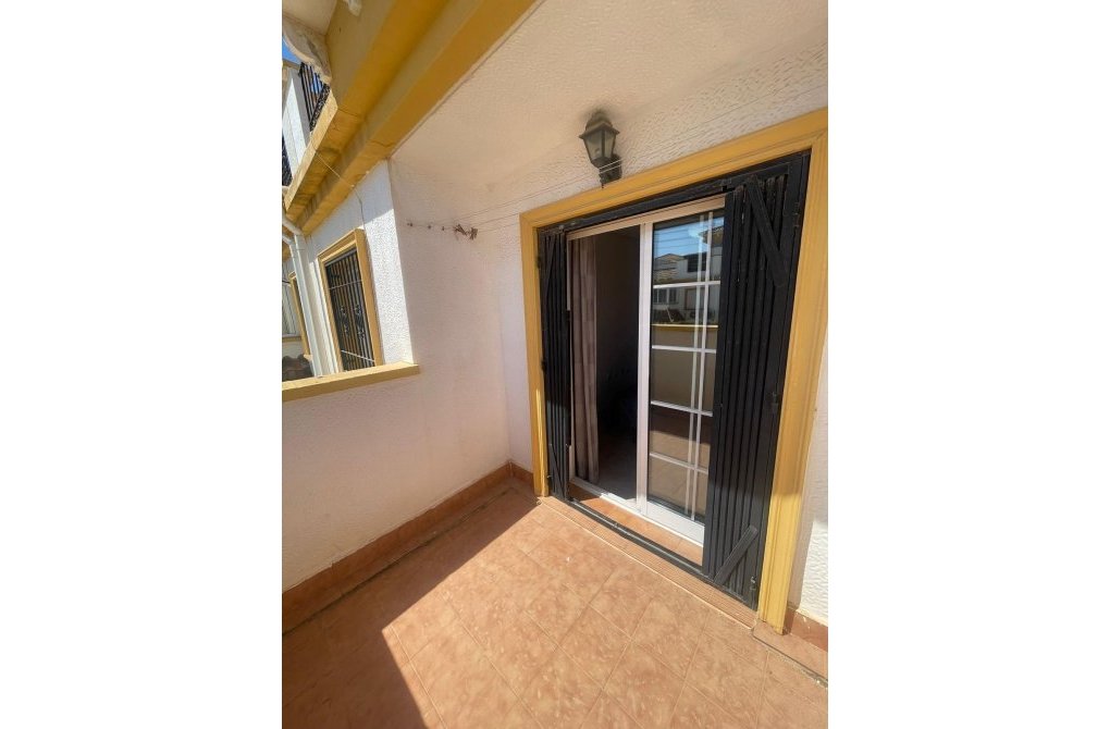 Resale - Terraced house - Torrevieja - Doña ines