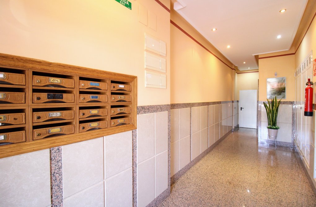 Resale - Apartment - Torrevieja - Acequion