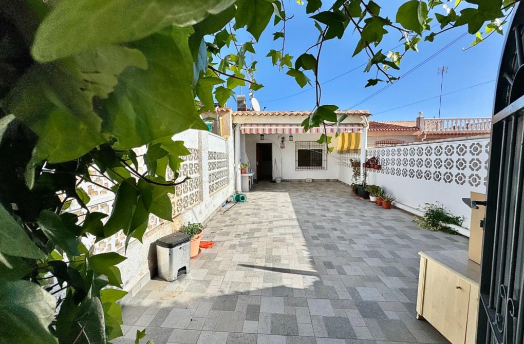 Resale - Terraced house - Torrevieja - Playa de los Locos