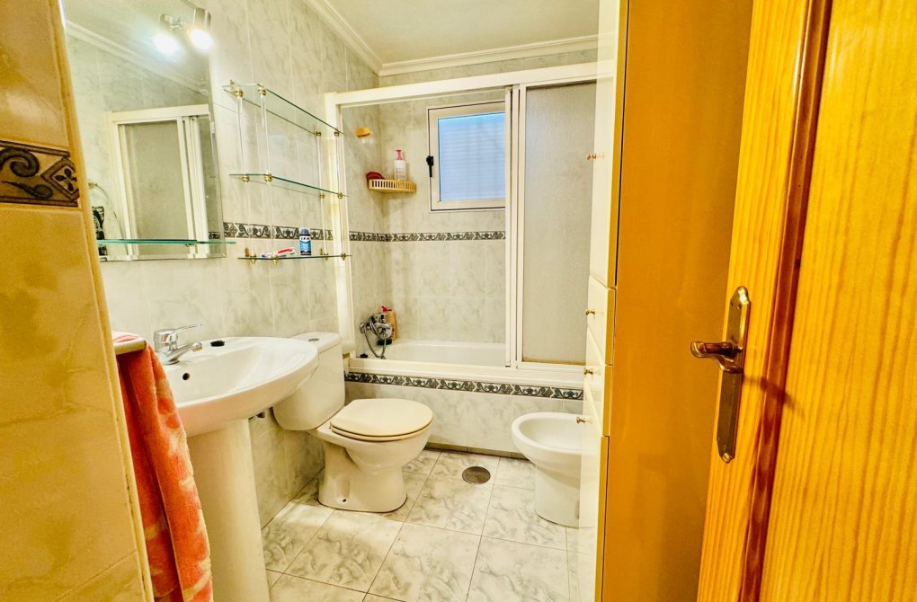 Rynek wtórny - Apartament - Torrevieja - Playa del Acequión