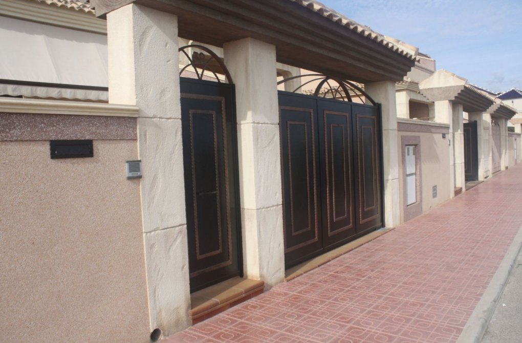 Новое здание - Дом рядовой застройки - Torrevieja - Los altos