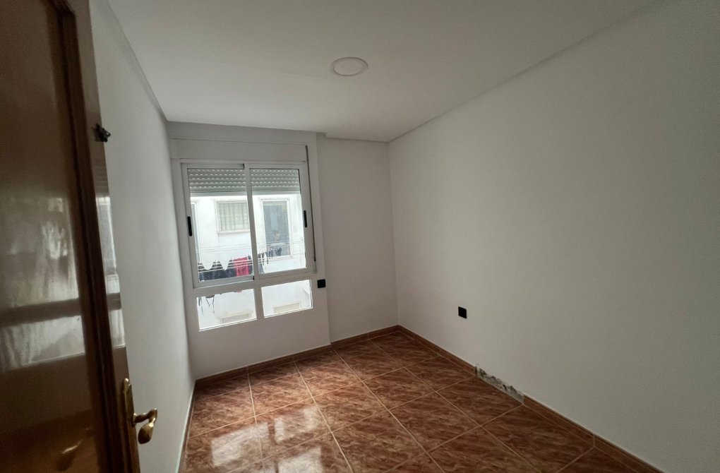 Resale - Apartment - Torrevieja - Centro