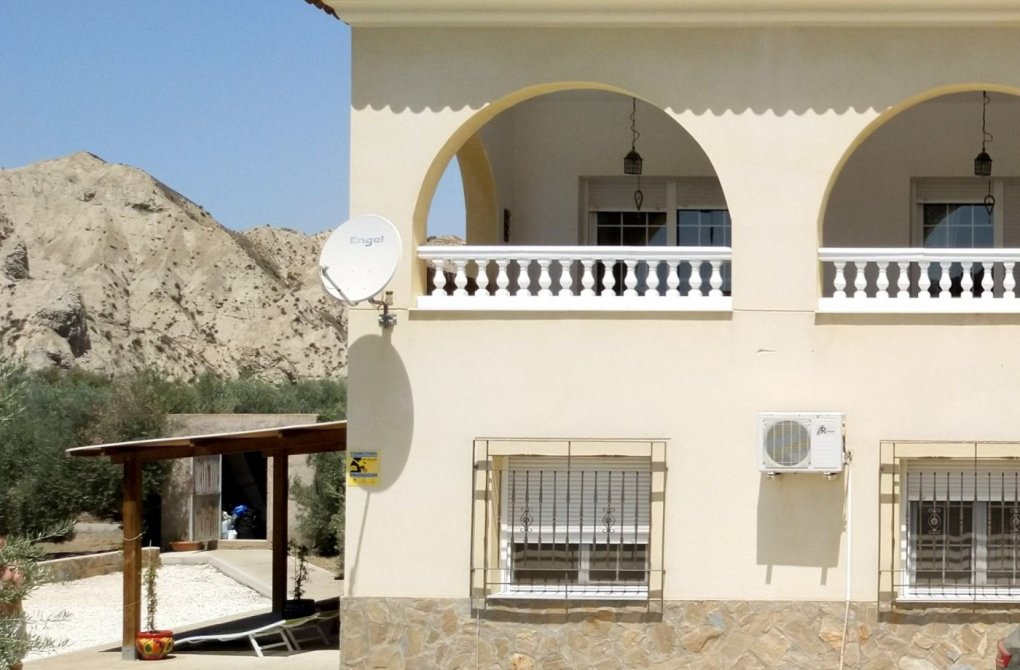 Resale - Country house - Alsodux - ALMERIA