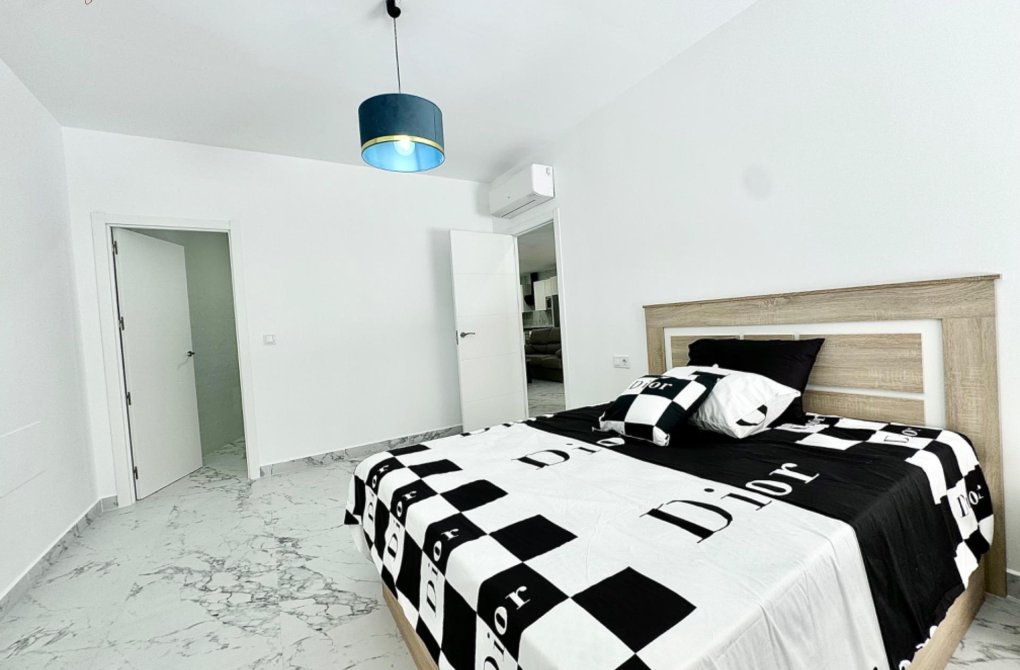 Resale - Apartment - Torrevieja - La Mata