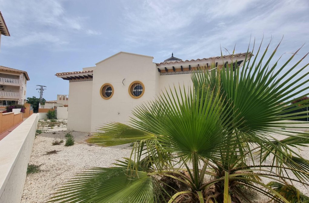 Resale - Villa - Orihuela Costa - Lomas de Cabo Roig