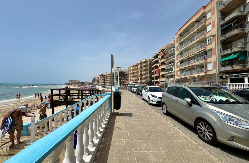 Resale - Apartment - Torrevieja - Playa de los locos