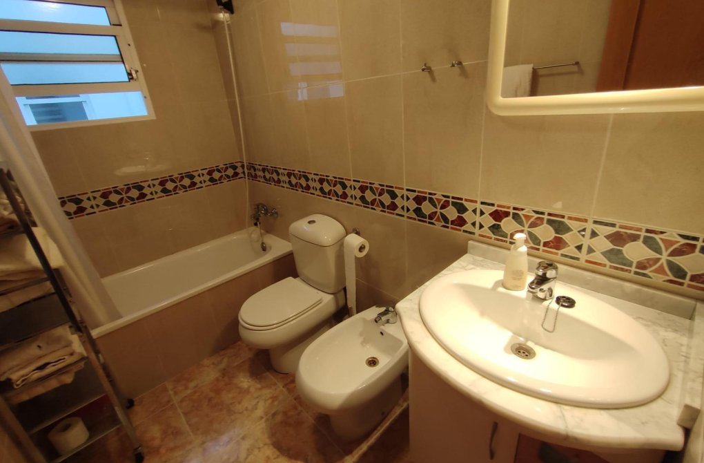 Resale - Apartment - Torrevieja - Playa del cura