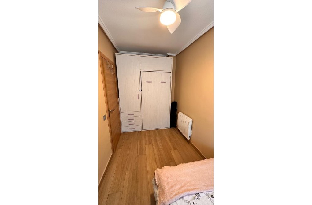 Resale - Apartment - Torrevieja - Centro