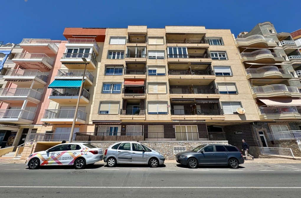 Resale - Apartment - Torrevieja - Playa de los locos