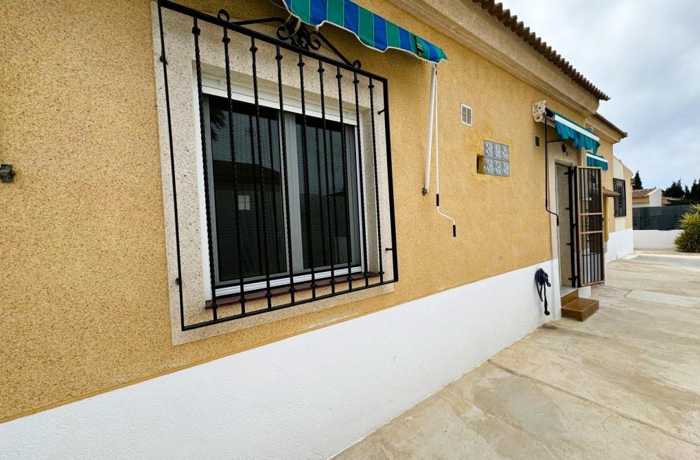 Resale - Villa - Torrevieja - Las calas