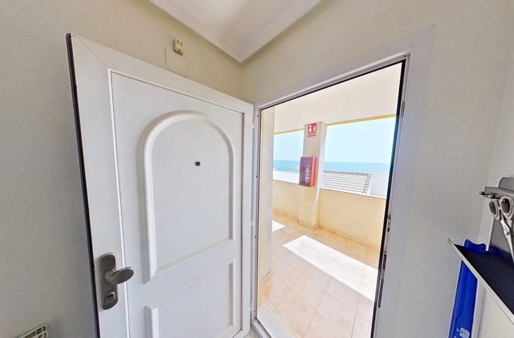 Resale - Apartment - Torrevieja - Eliseos playa