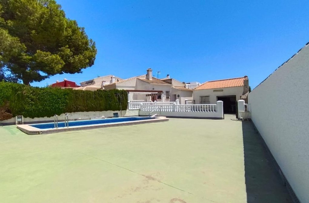 Resale - Villa - Torrevieja - San luis