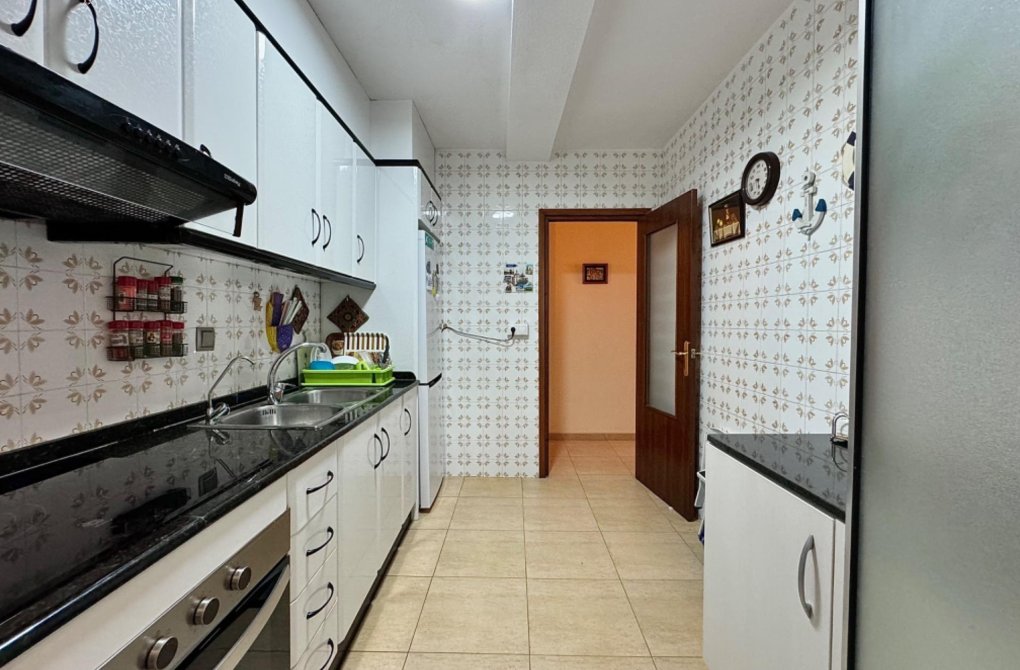 Resale - Apartment - Torrevieja - Playa del cura