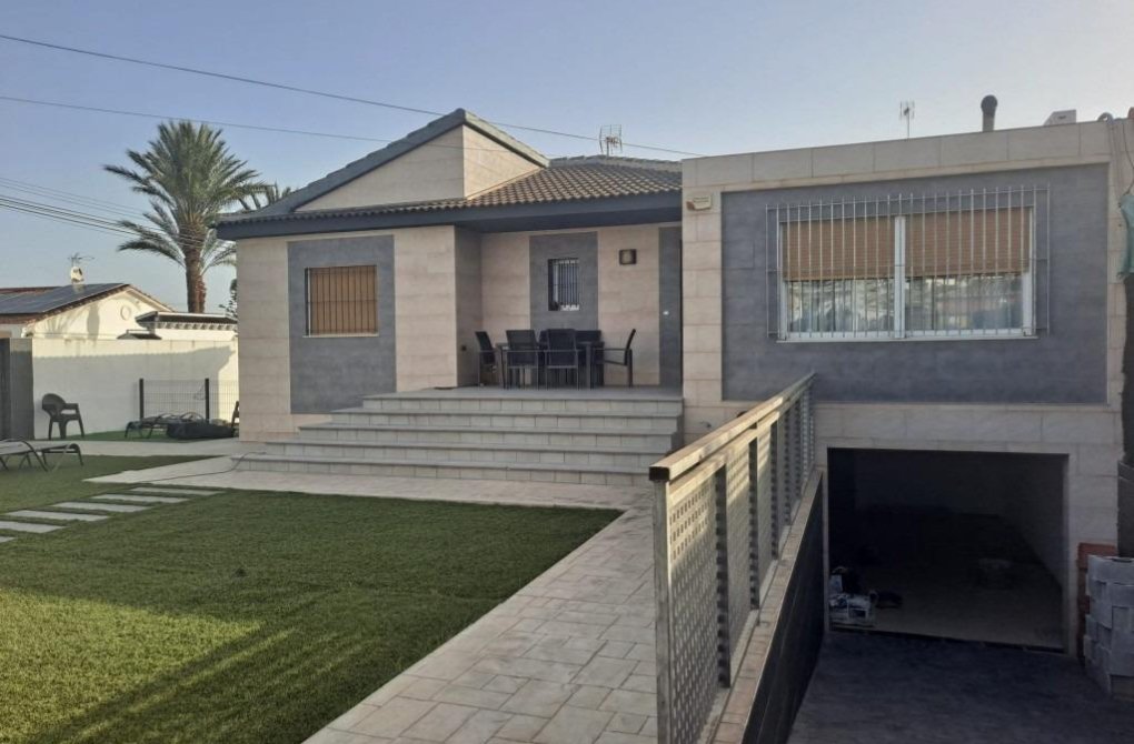 Resale - Villa - Torrevieja - Los balcones