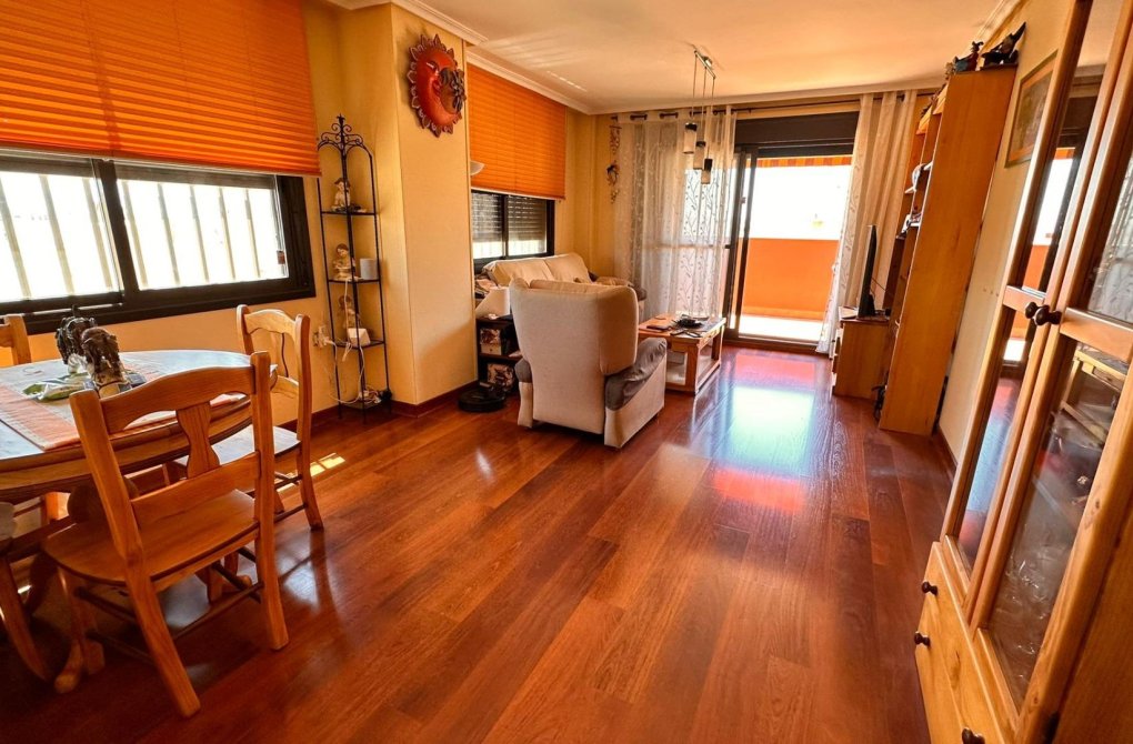 Resale - Apartment - Torrevieja - Centro