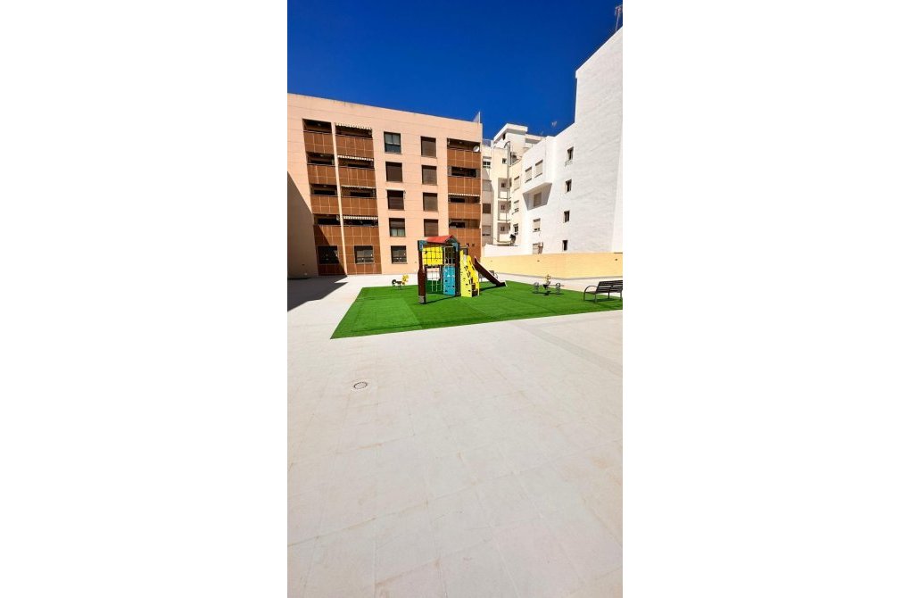 Resale - Apartment - Torrevieja - Centro