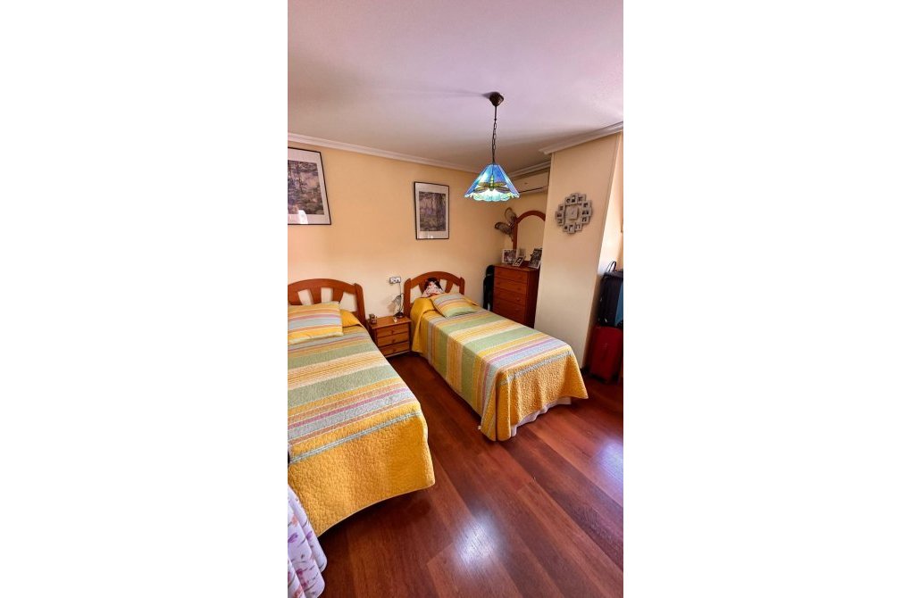 Resale - Apartment - Torrevieja - Centro