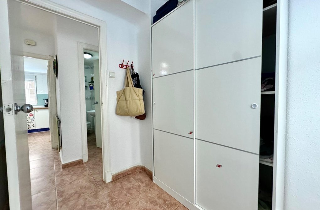 Resale - Apartment - Torrevieja - Playa del cura