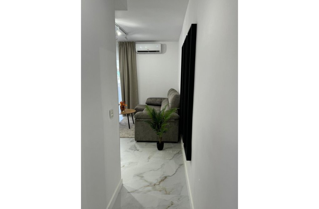 Resale - Apartment - Torrevieja - Playa del cura