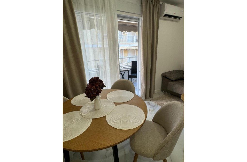 Resale - Apartment - Torrevieja - Playa del cura