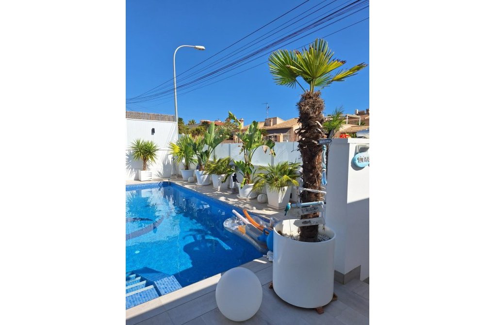 Resale - Villa - Torrevieja - La siesta