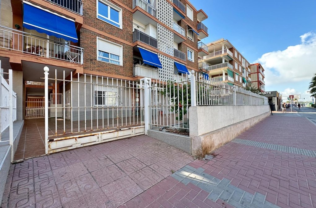 Resale - Apartment - Torrevieja - Playa de los Naufragos