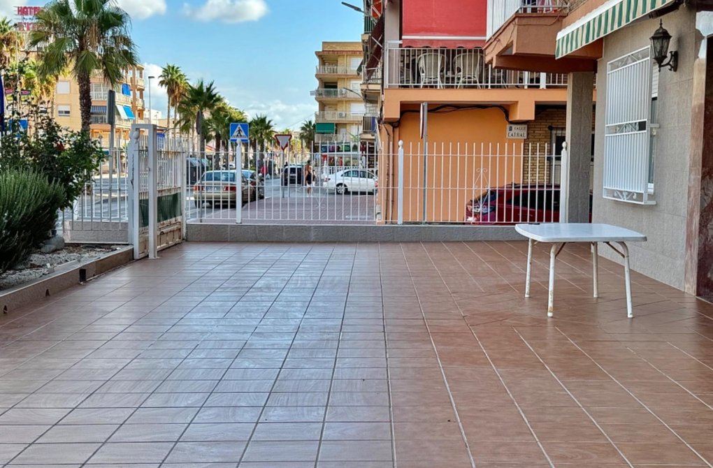 Resale - Apartment - Torrevieja - Playa de los Naufragos