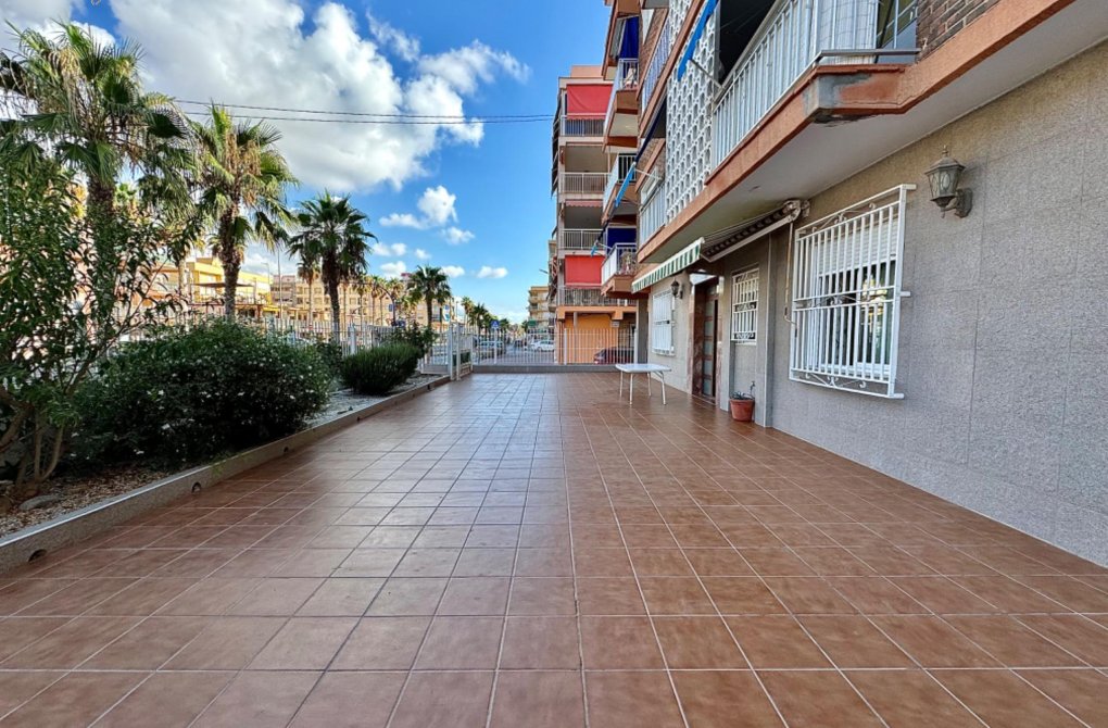 Resale - Apartment - Torrevieja - Playa de los Naufragos