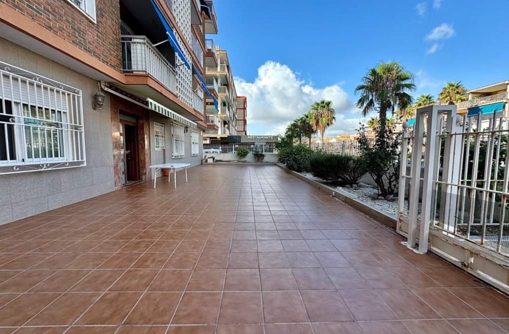 Resale - Apartment - Torrevieja - Playa de los Naufragos