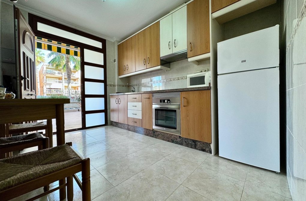 Resale - Apartment - Torrevieja - Playa de los Naufragos