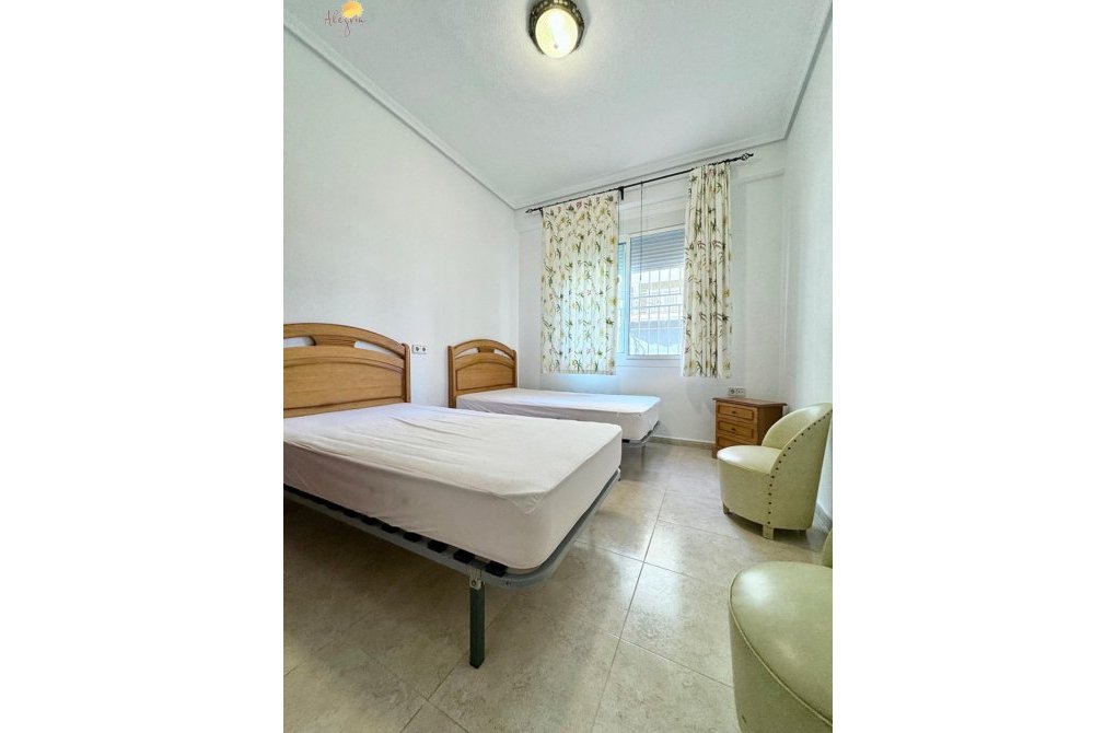 Resale - Apartment - Torrevieja - Playa de los Naufragos