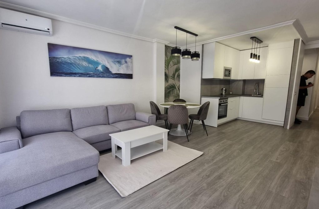 Resale - Apartment - Torrevieja - Centro