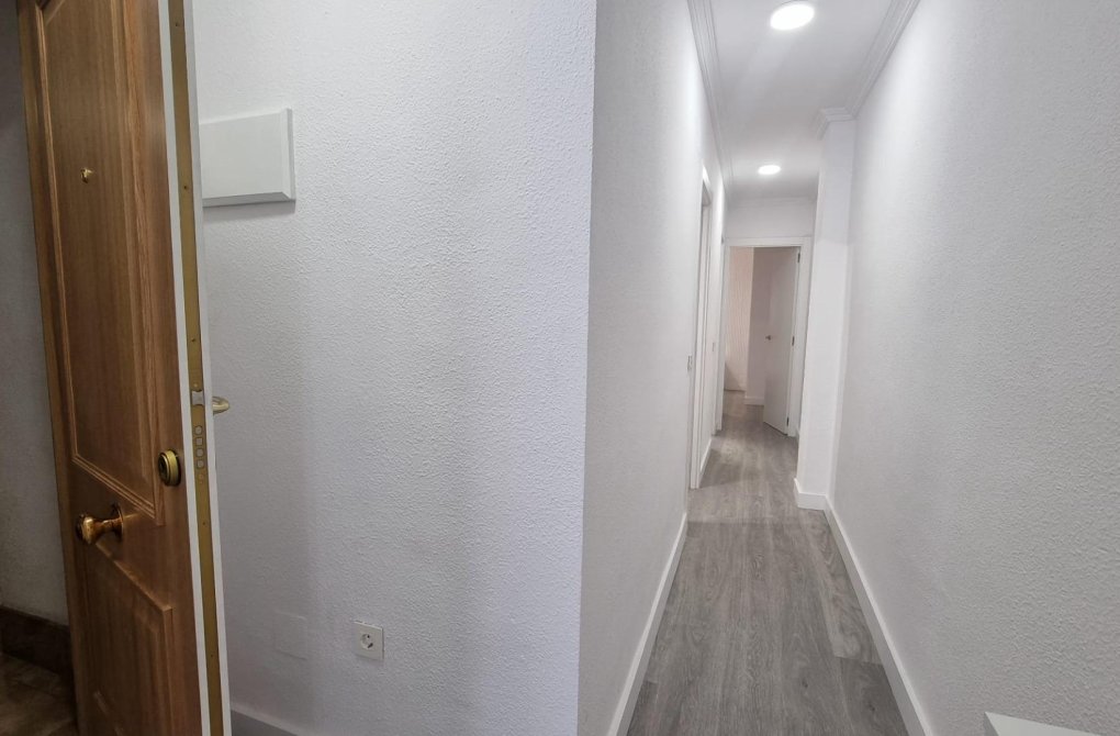 Resale - Apartment - Torrevieja - Centro