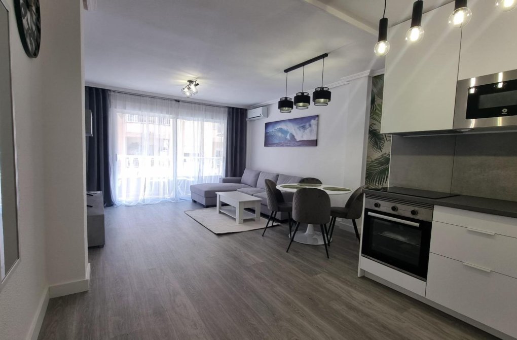 Resale - Apartment - Torrevieja - Centro